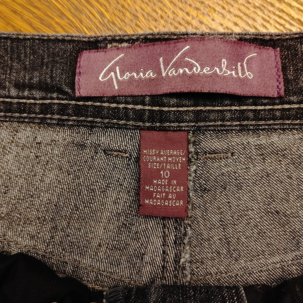 Ladies Gloria Vanderbilt Dark Wash Size 10 High Waisted Jeans